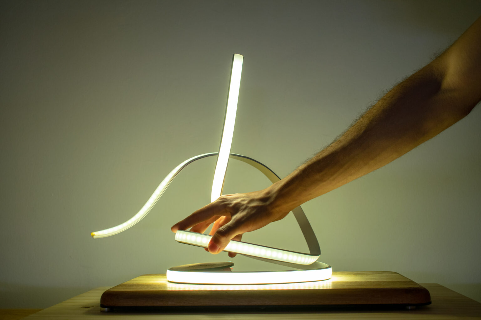 A man hand holding a lamp while is using an electromagnetic field to illuminate